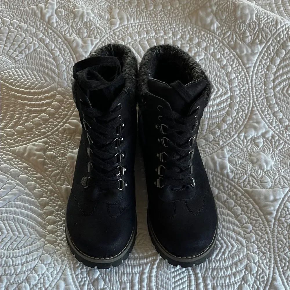 Mountain Sole Cozy Black Winter Boots Size 6 Black GUC